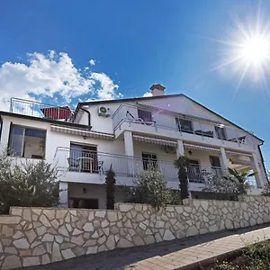 https://apartments-nena-funtana.in-istria.net
